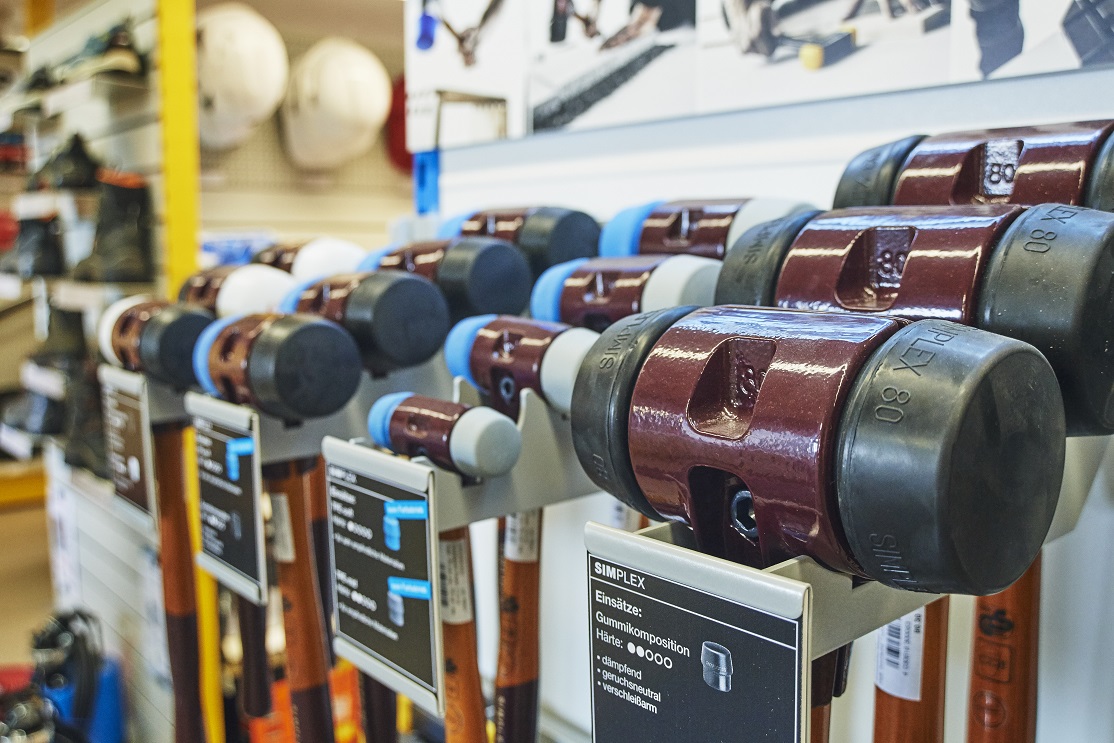 13_BE_Baustoffe_Werkzeuge_Laden_6803